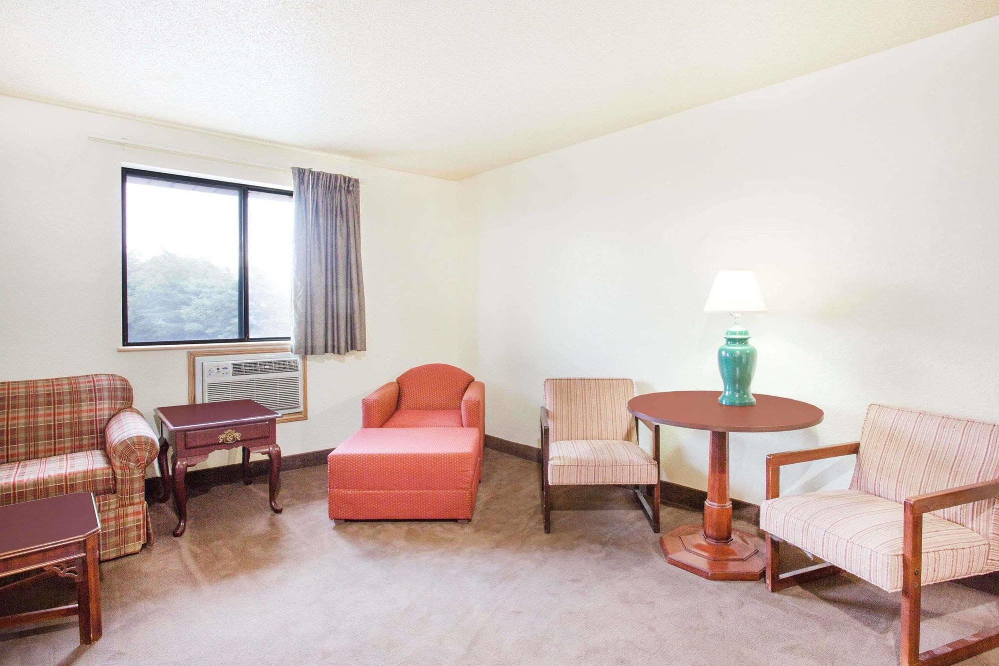 Hotel Super 8 By Wyndham Lexington Va Esterno foto